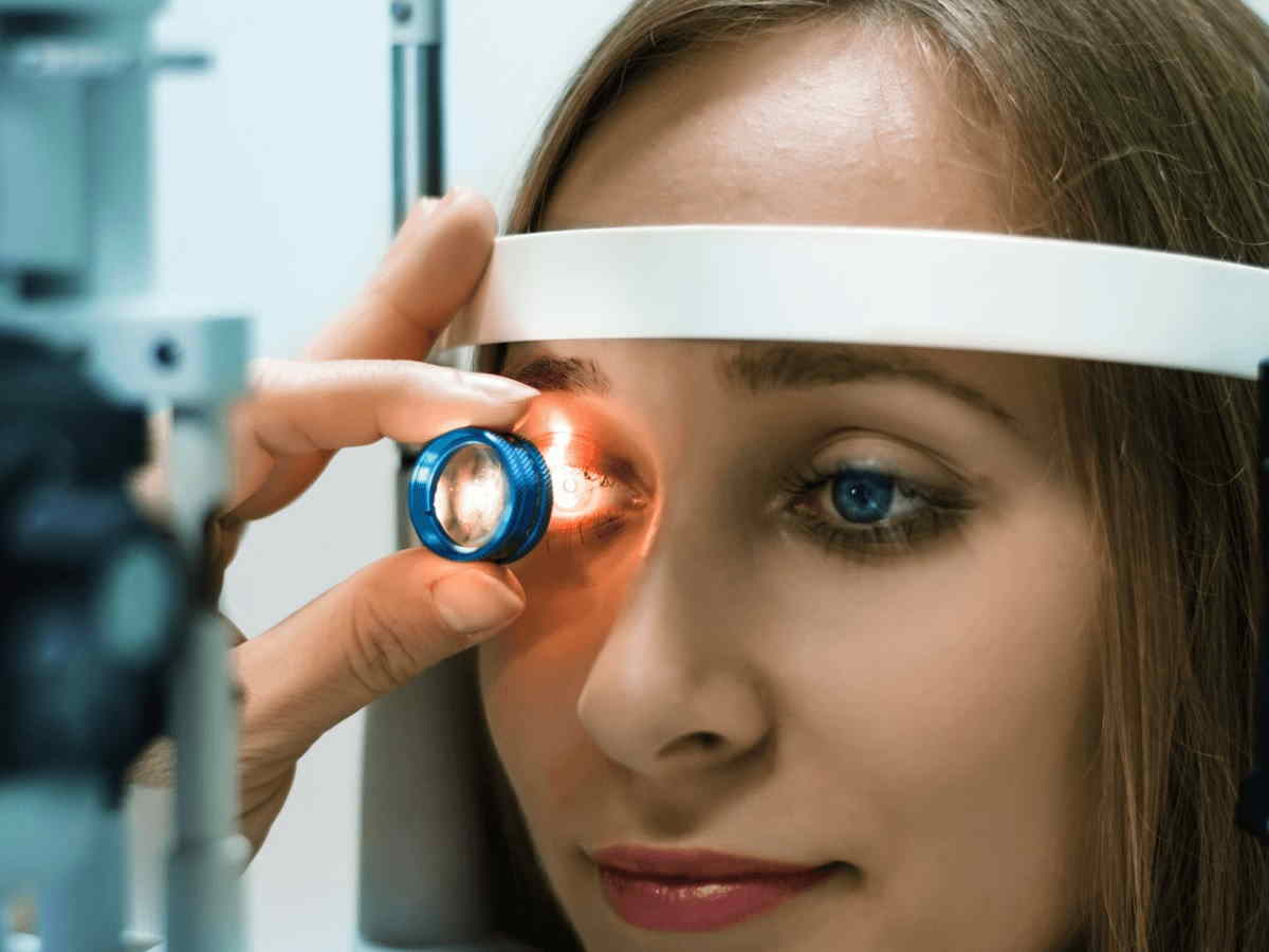 7 Reasons Why Laser Eye Surgery Is A Better Option Than Contact Lenses